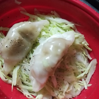 キャベツと餃子のレンジ蒸し